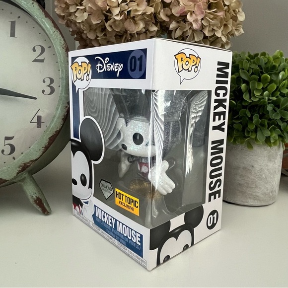 Funko Pop Disney Mickey Mouse Diamond Collection Vinyl Figure 01 - Picture 7 of 10